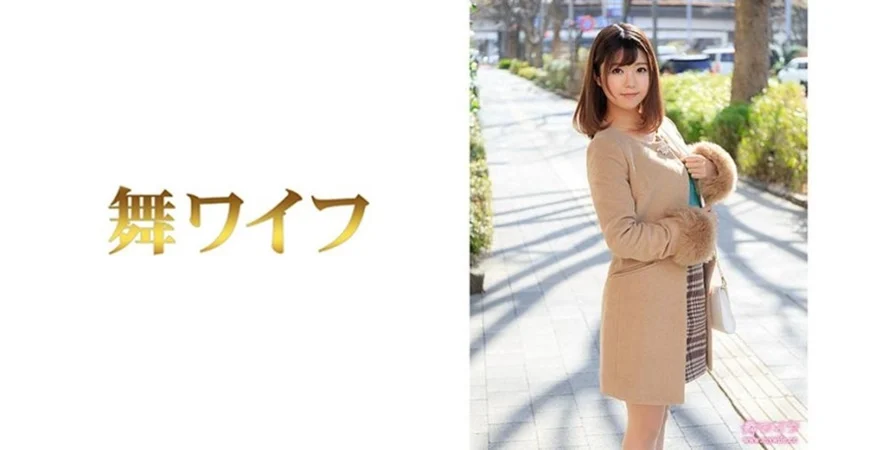 大陆AV剧情：旅行时与女友无套啪啪内射